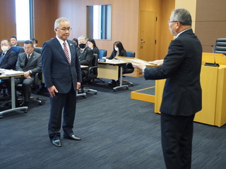 20231207_表彰伝達式(議長・副議長) (11).JPG