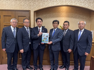 財務省進藤大臣政務官.jpeg