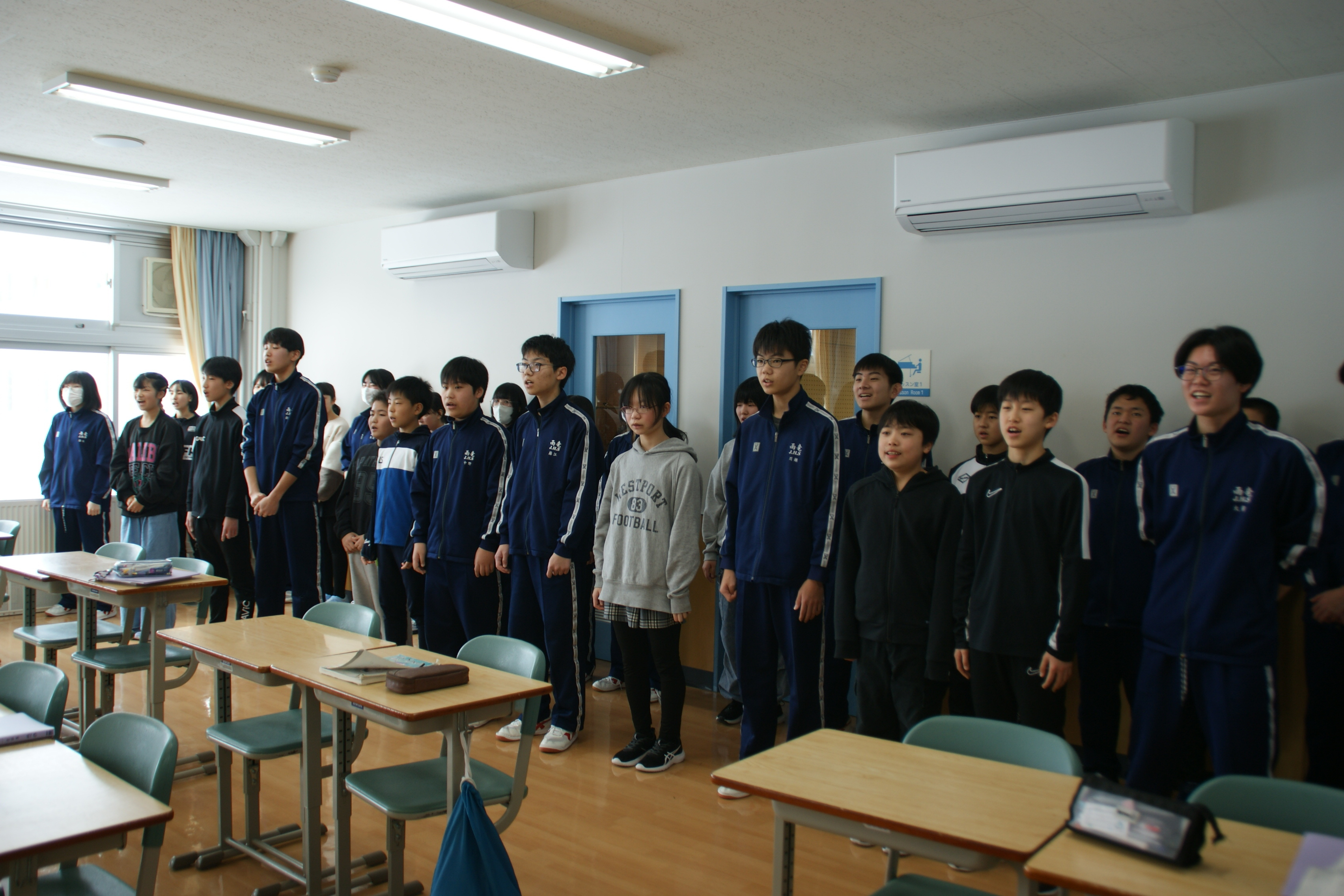 中学生が声を出して牽引