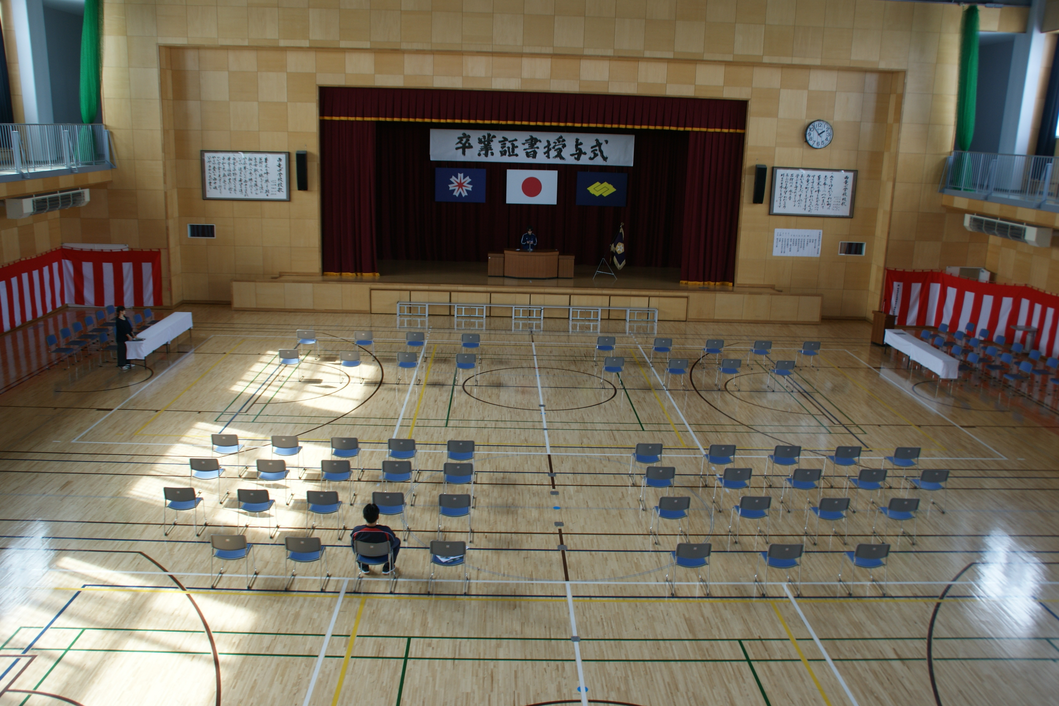 会場準備後の体育館