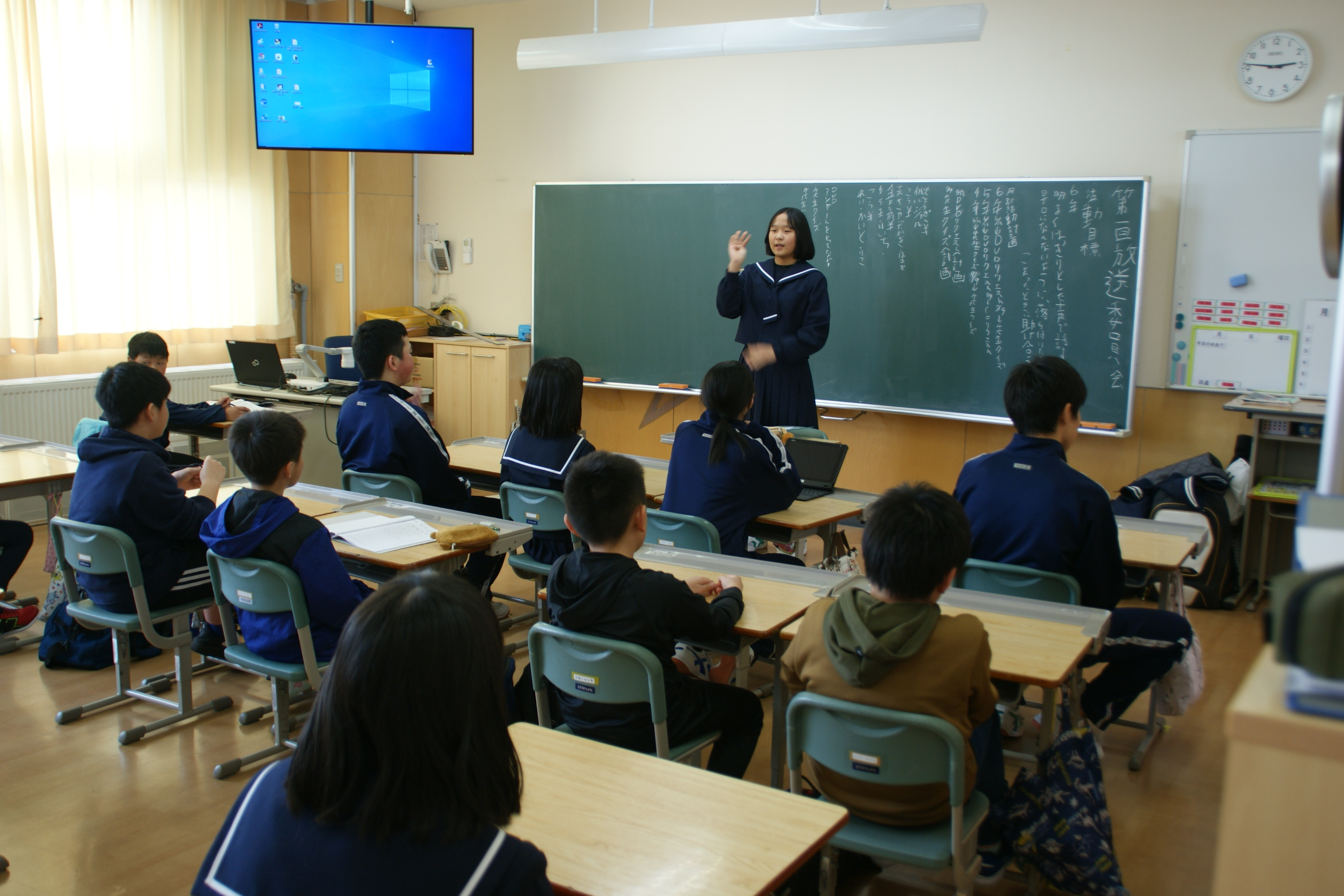 放送委員会を進める委員長