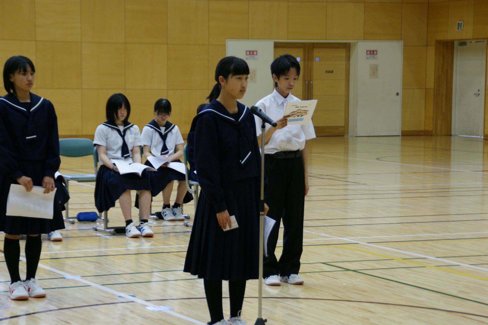 質問する1年生.JPG