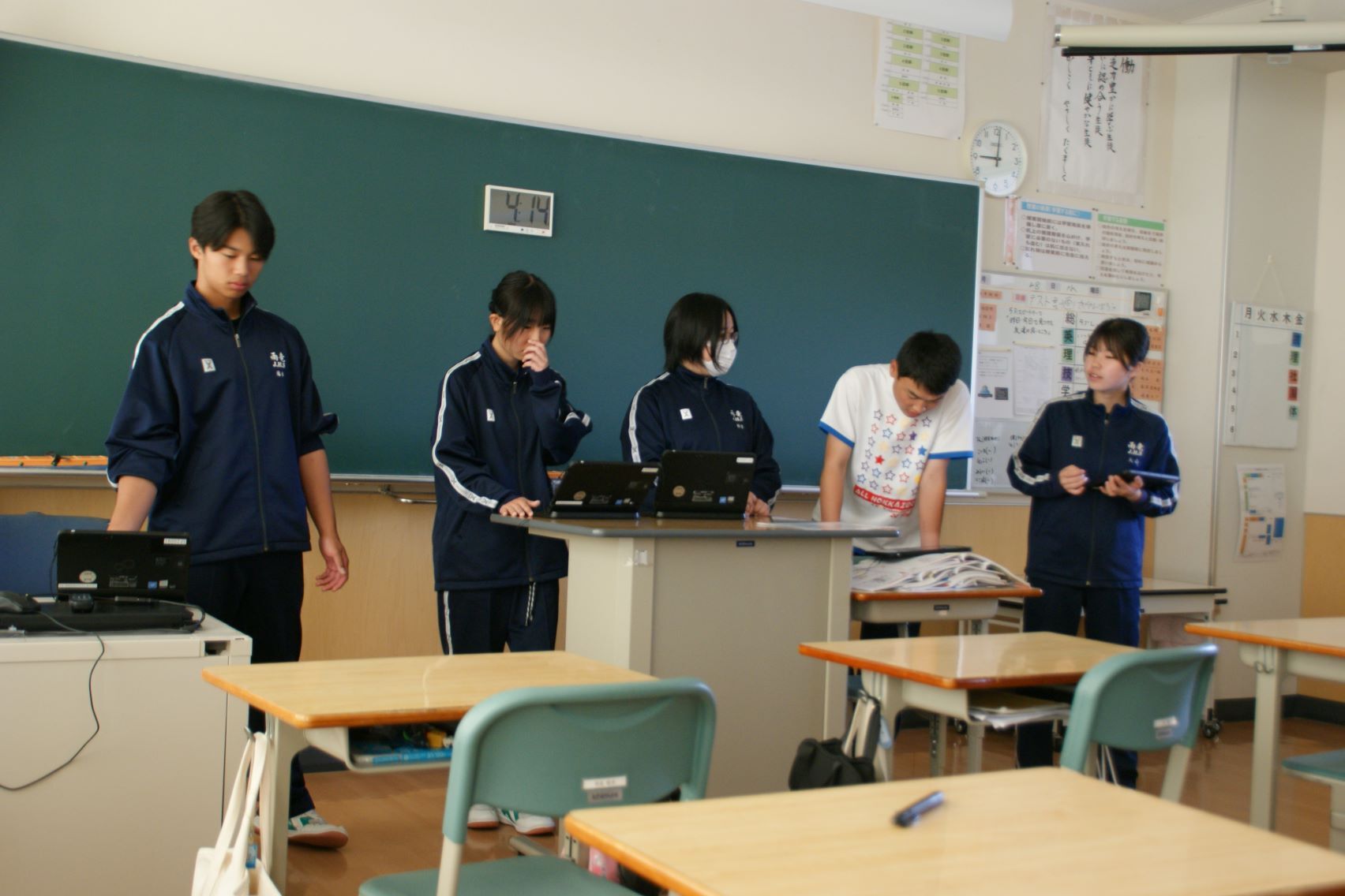 アドバイスをもらっている3年生.JPG
