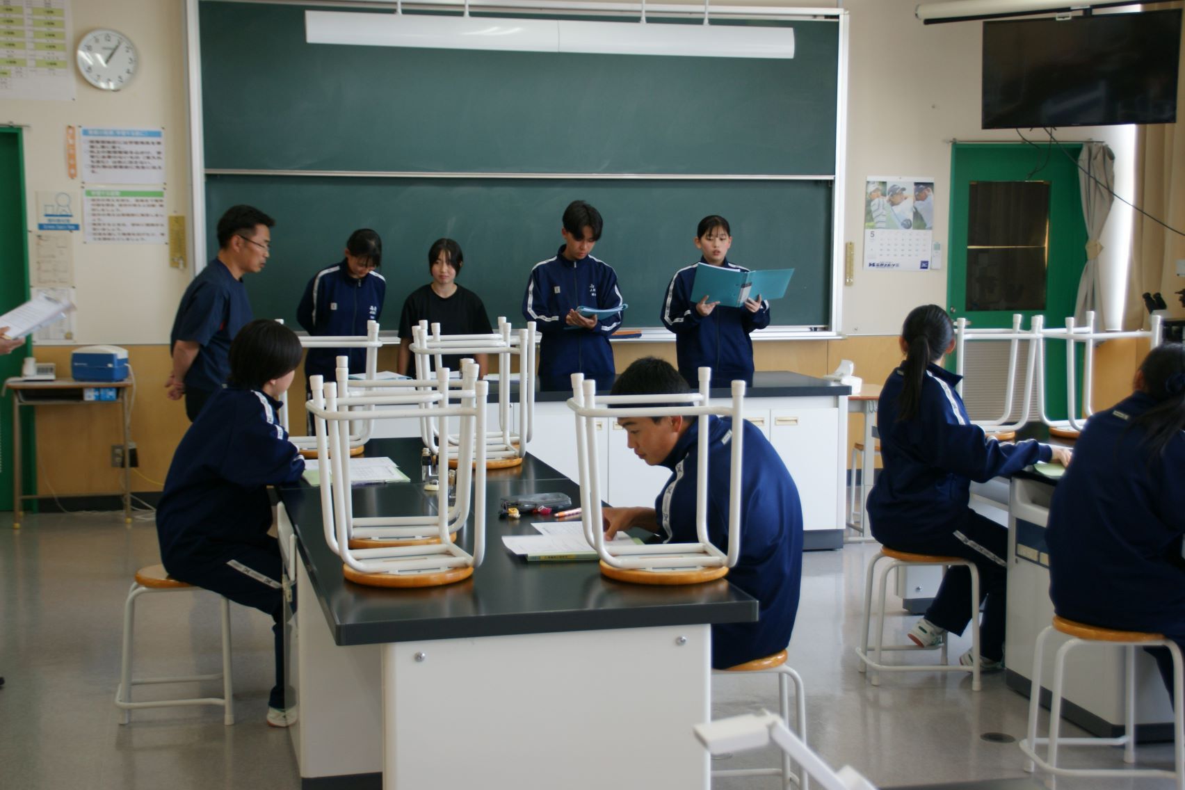 雨中ステージ拡大実行委員会の様子.JPG