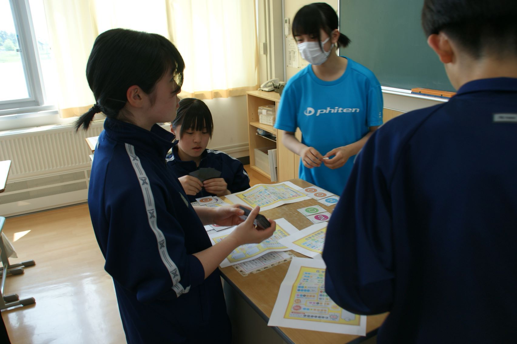 昼休みの2年生教室の様子.JPG