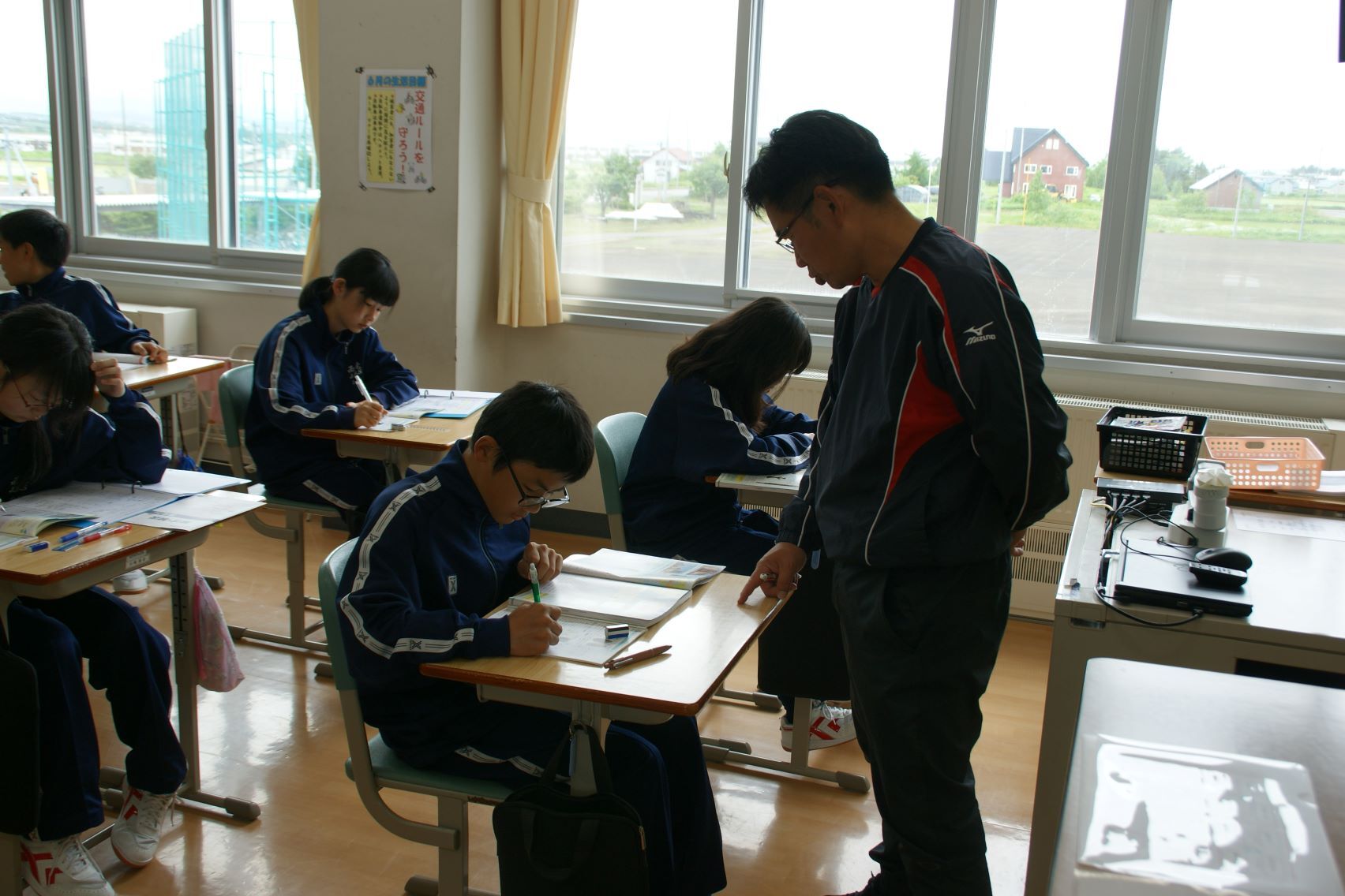 1年生朝学習の様子.JPG