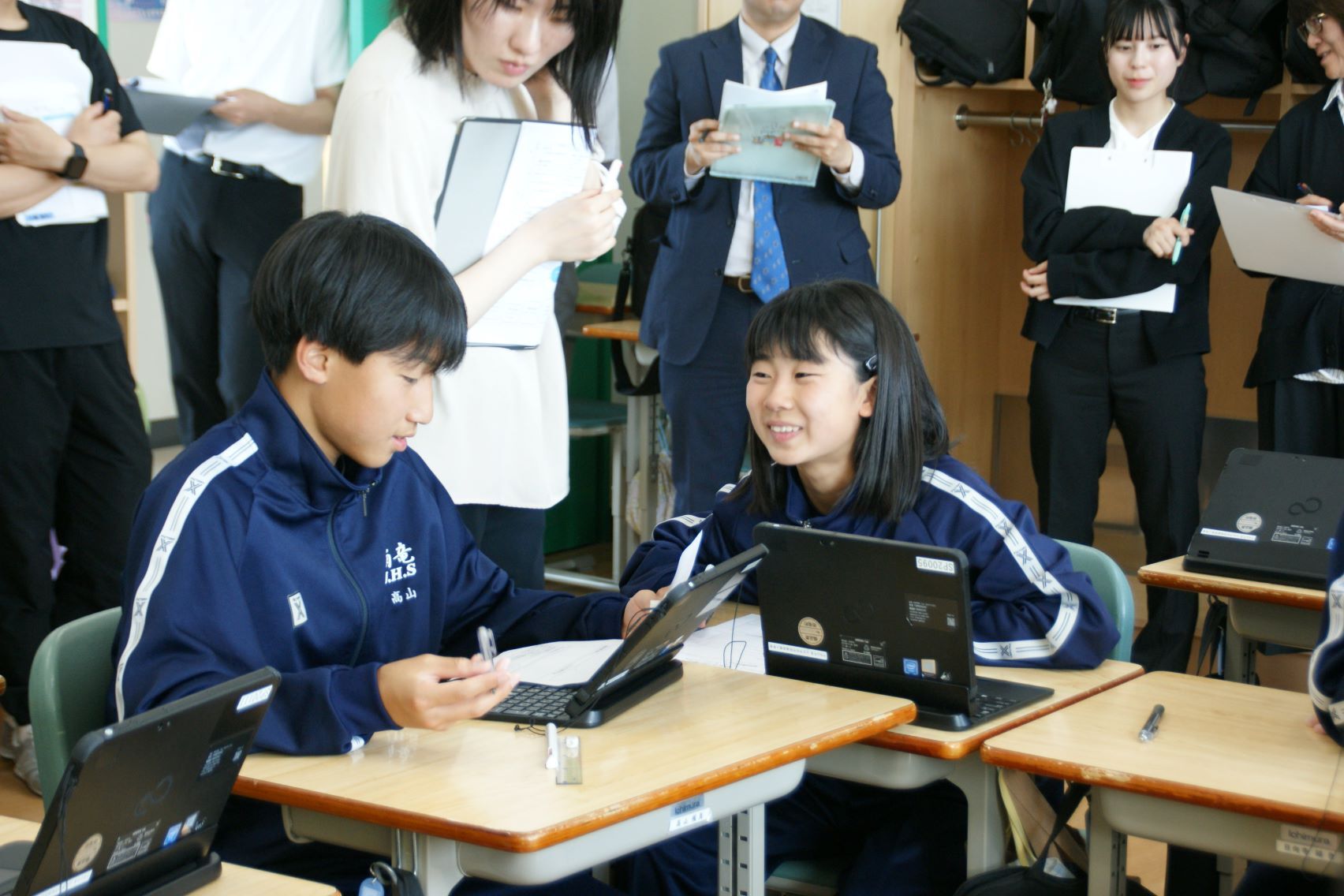 ペアでお互いの考えを伝え合う.JPG