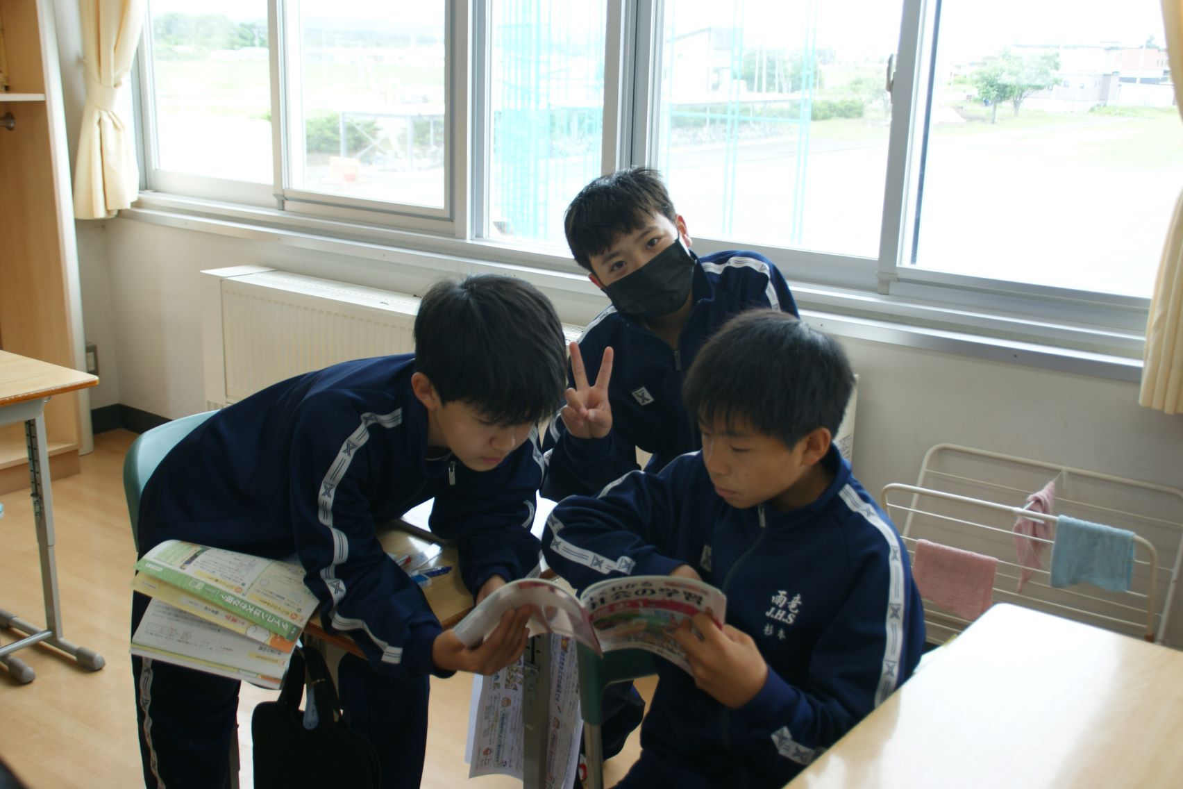 朝、テスト勉強する1年生.JPG