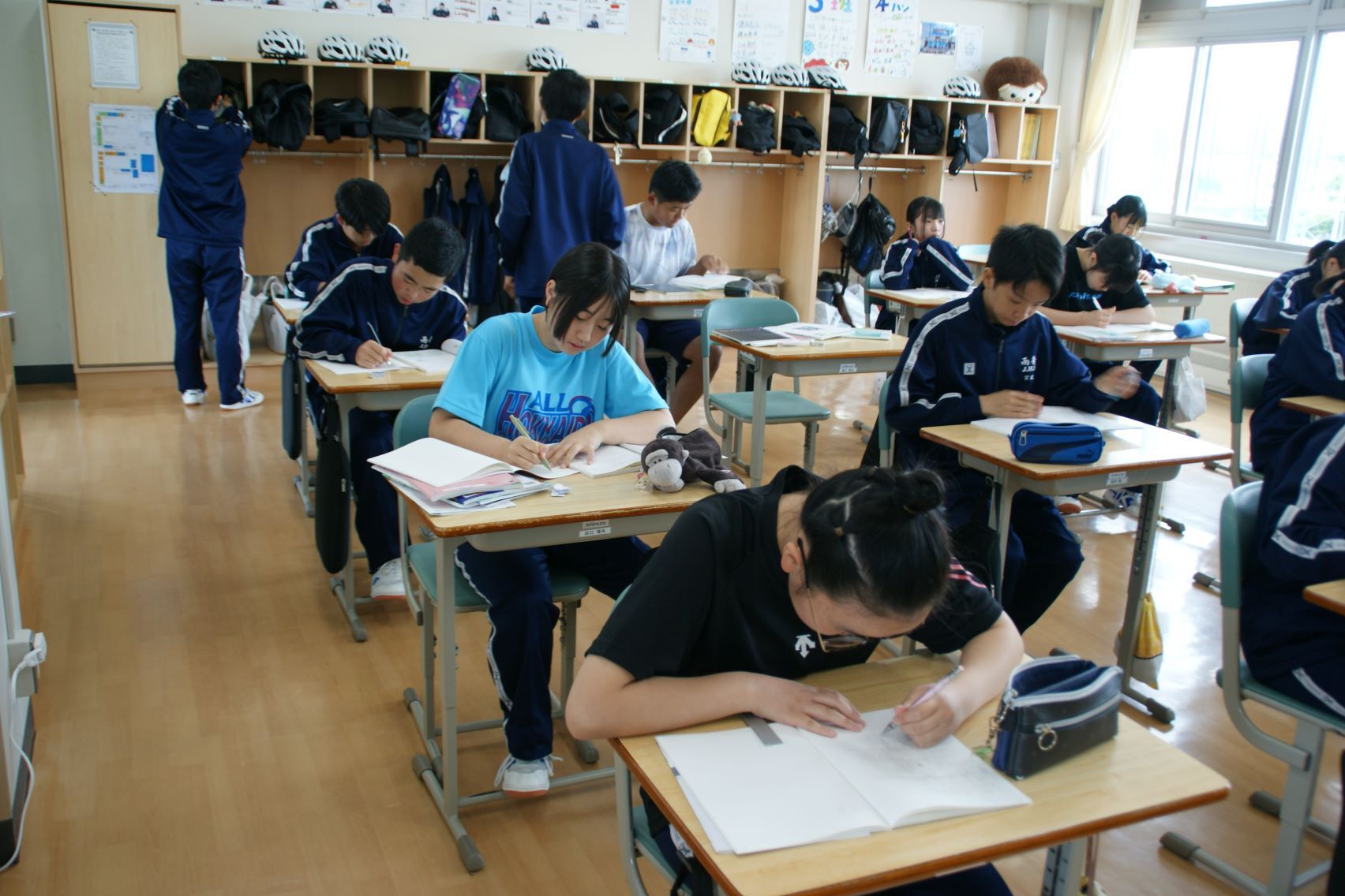 2年生、朝学習の様子.JPG
