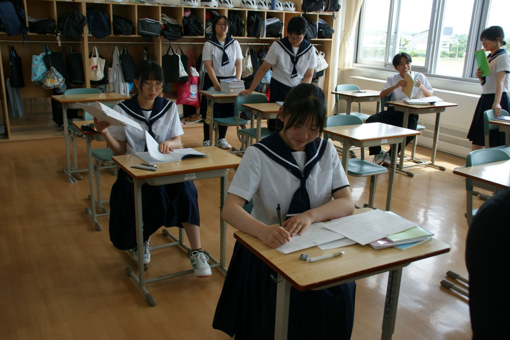 昼休み返上で勉強する3年生.JPG