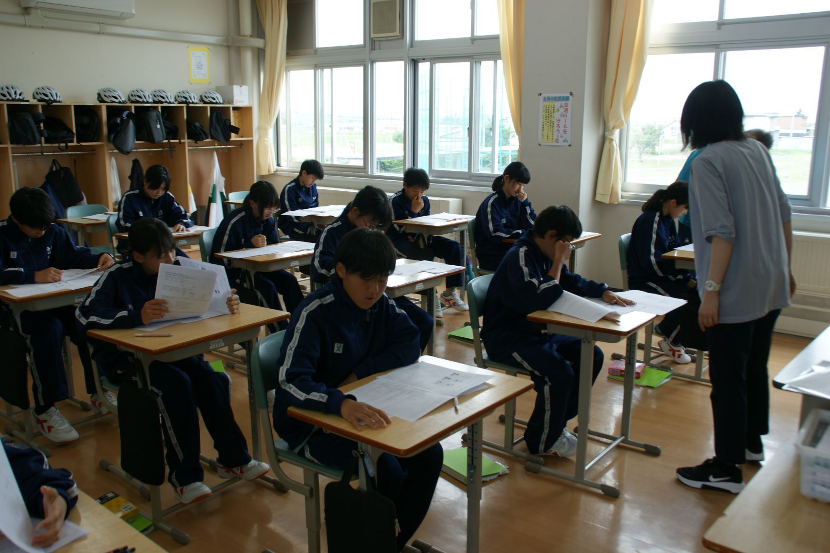 1年生テスト返却の様子.JPG