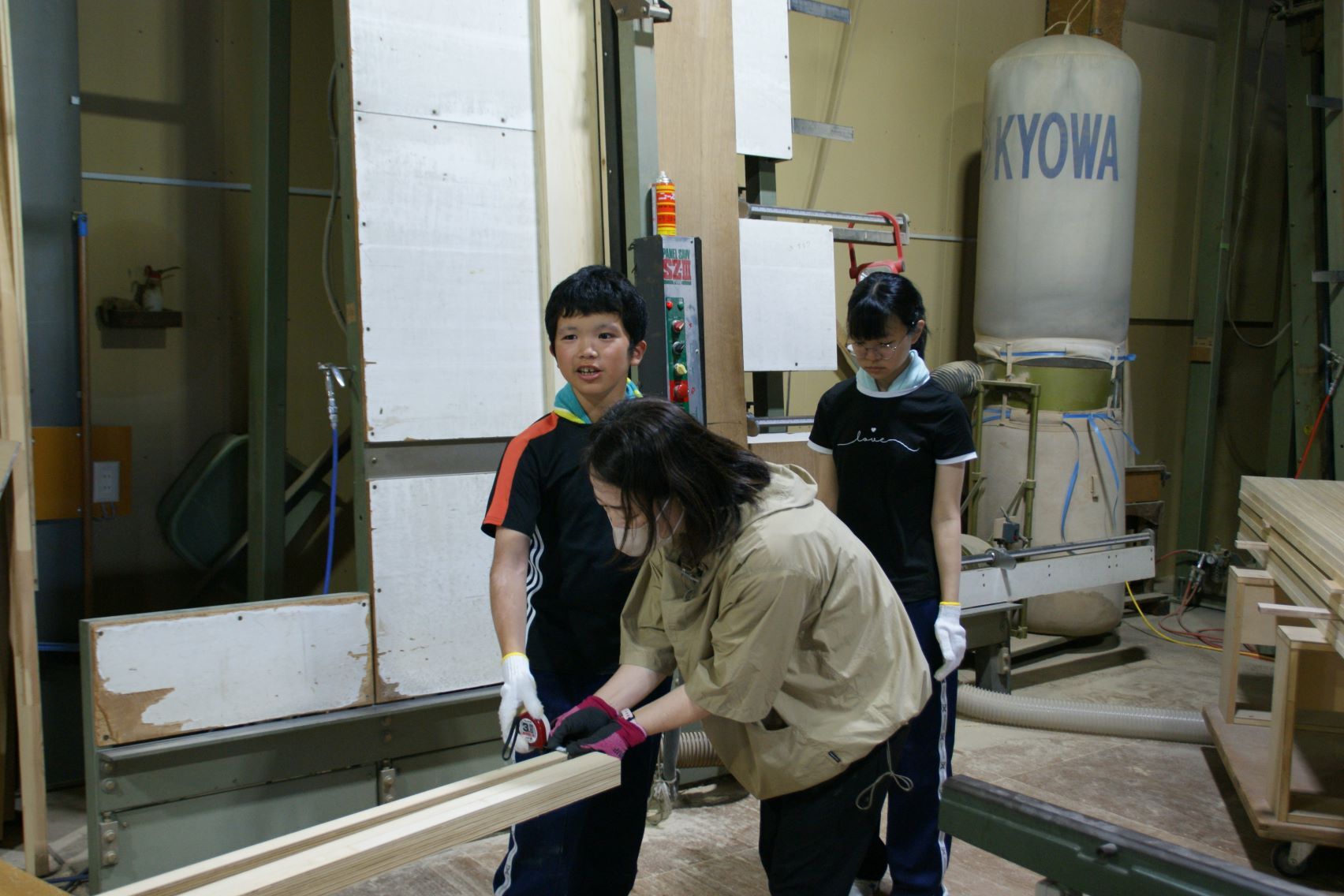 池上木工で資材切り出し.JPG