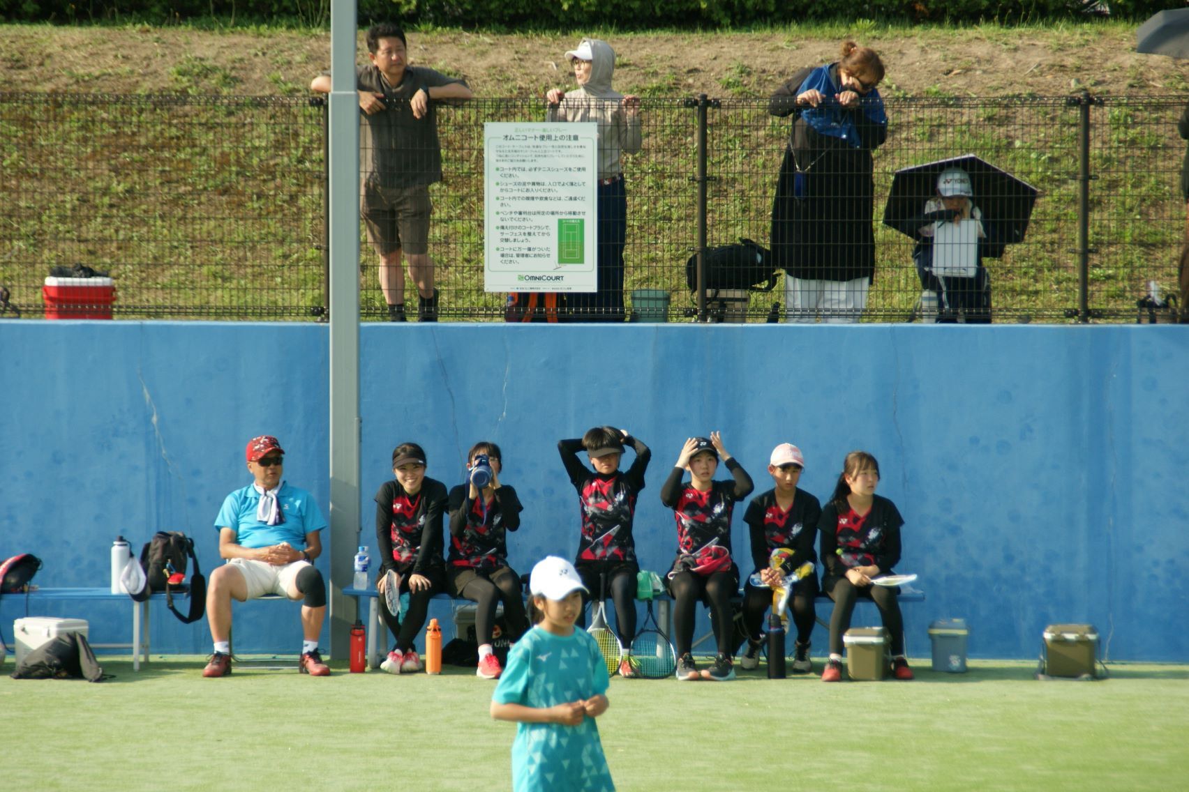決勝を応援する女子.JPG