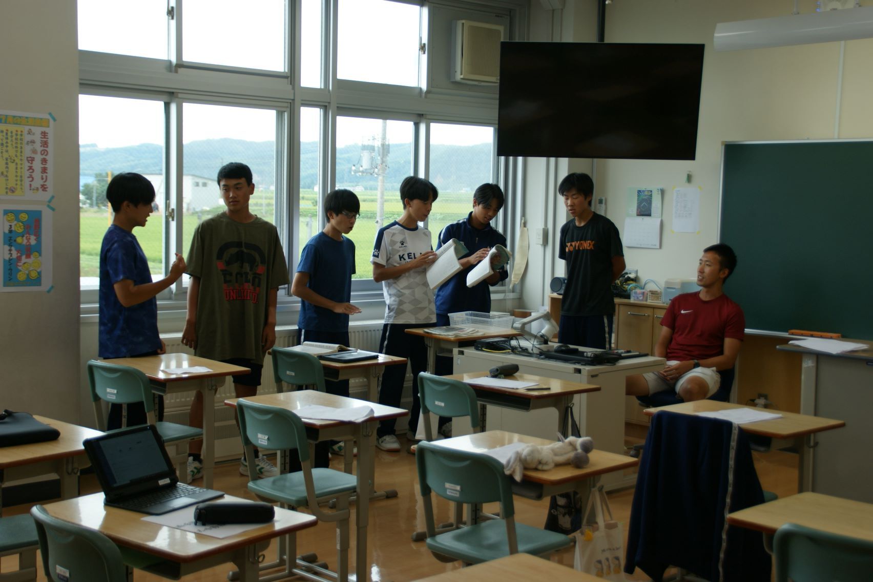 合唱のパート練習をする男子.JPG