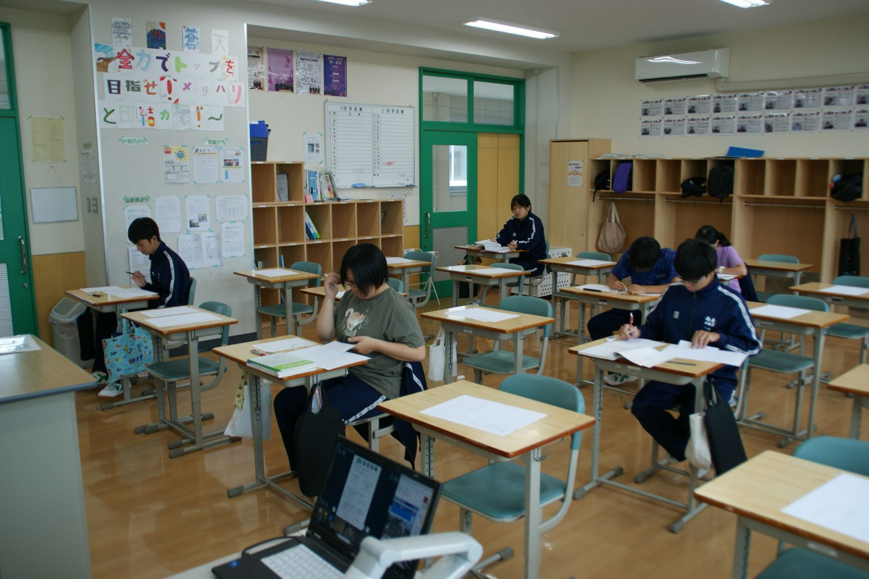 高校のオープンスクールがあり、人数が少ない3年生教室.JPG