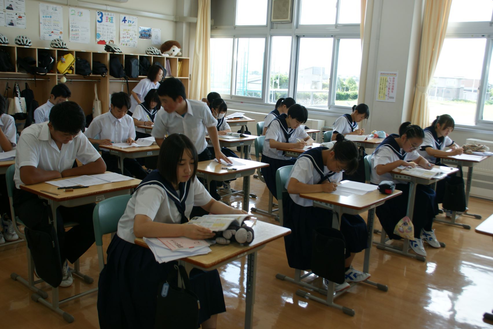 合唱練習しないでテスト勉強している2年生.JPG