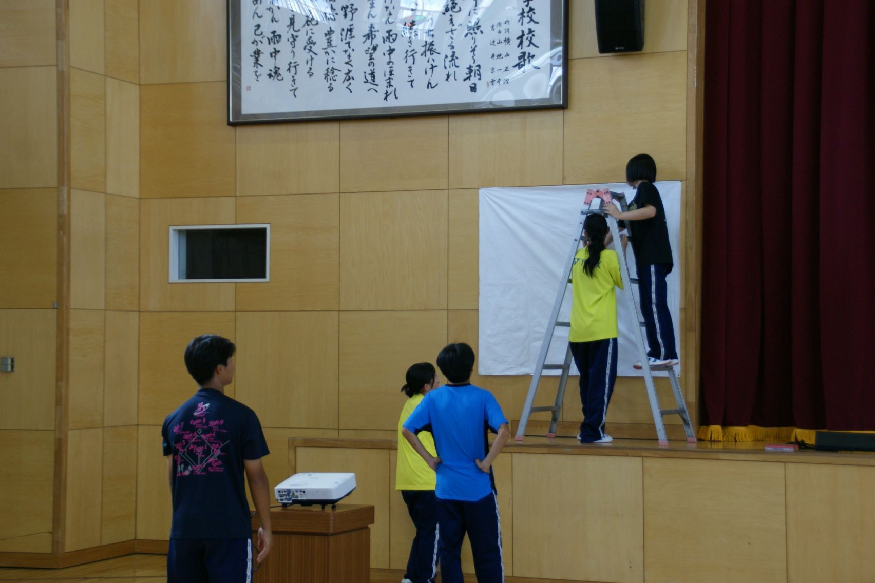 スクリーンの設置.JPG