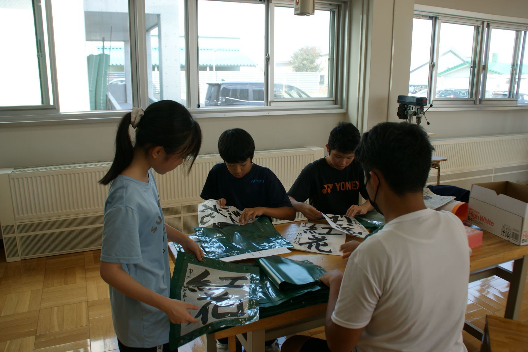 教科作品展の準備.JPG