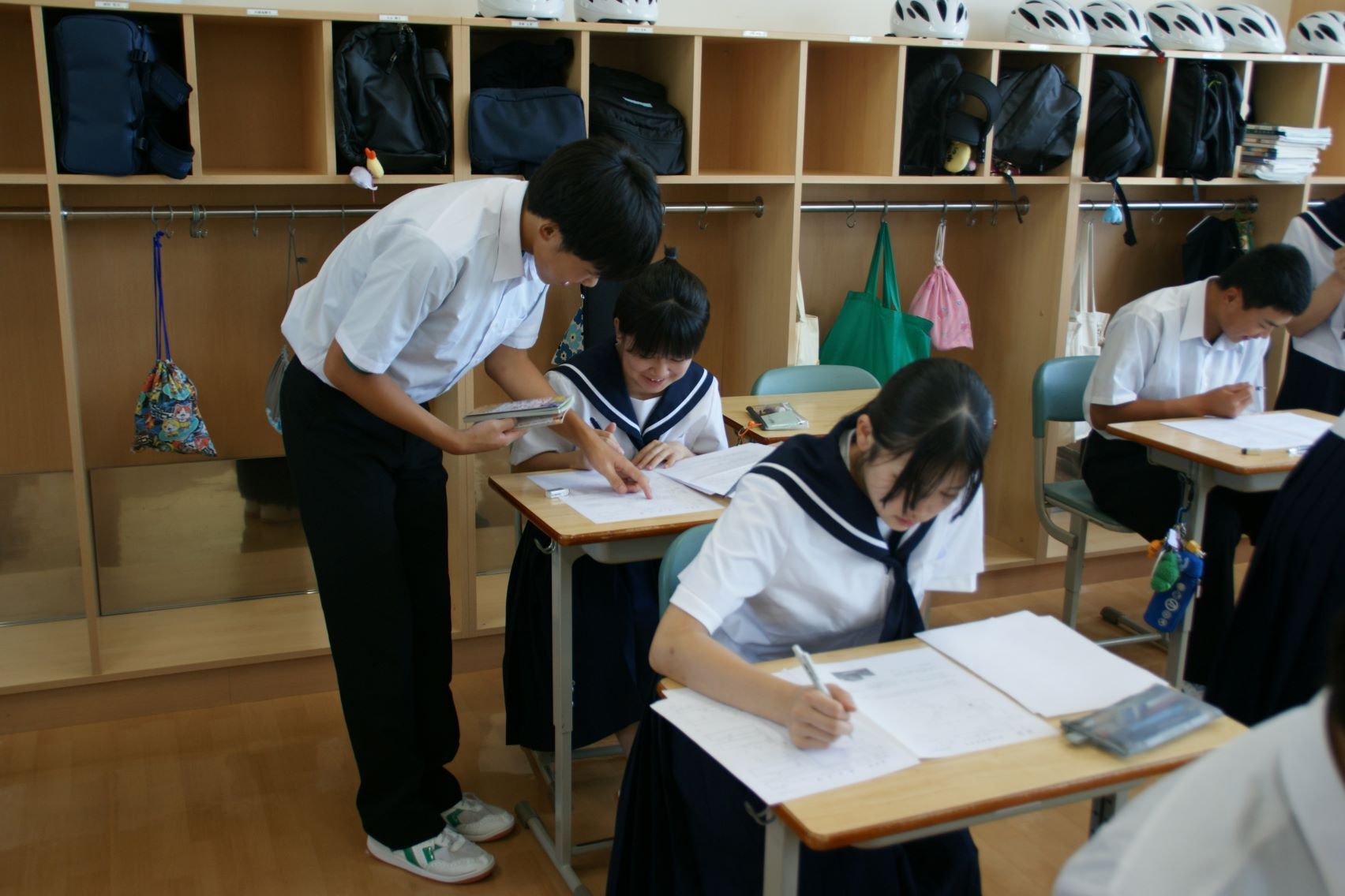 制服でテスト受検.JPG