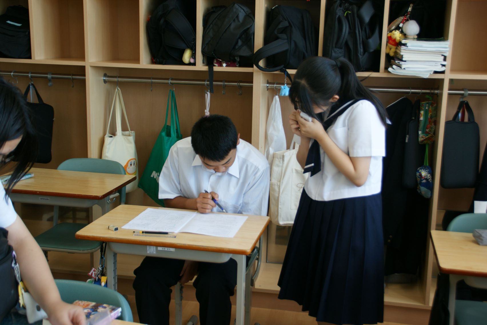 朝から教え合う姿が.JPG