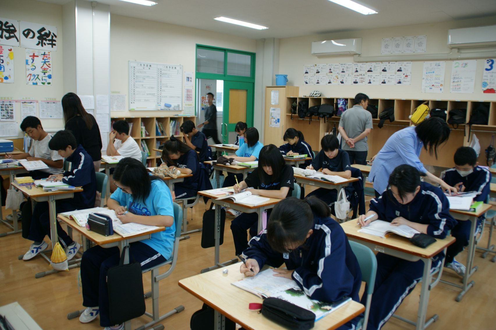 2年生朝学習の様子.JPG