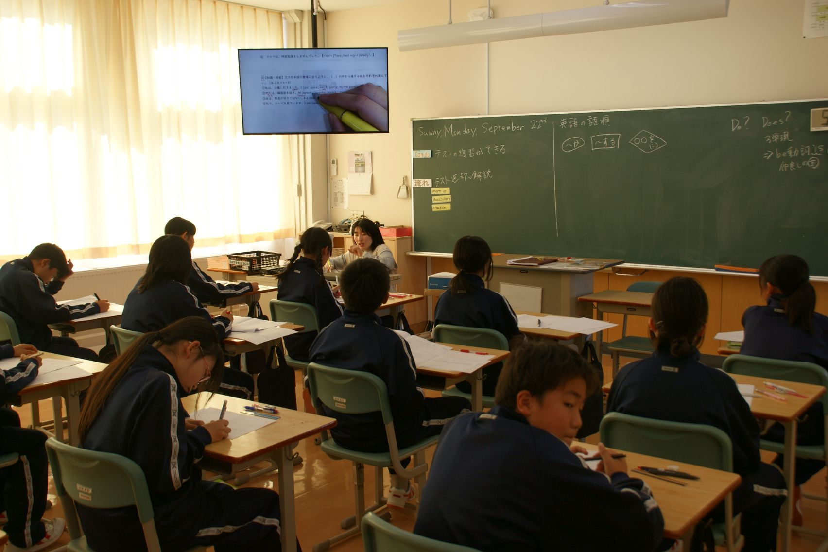 1年生英語のテスト返却.JPG