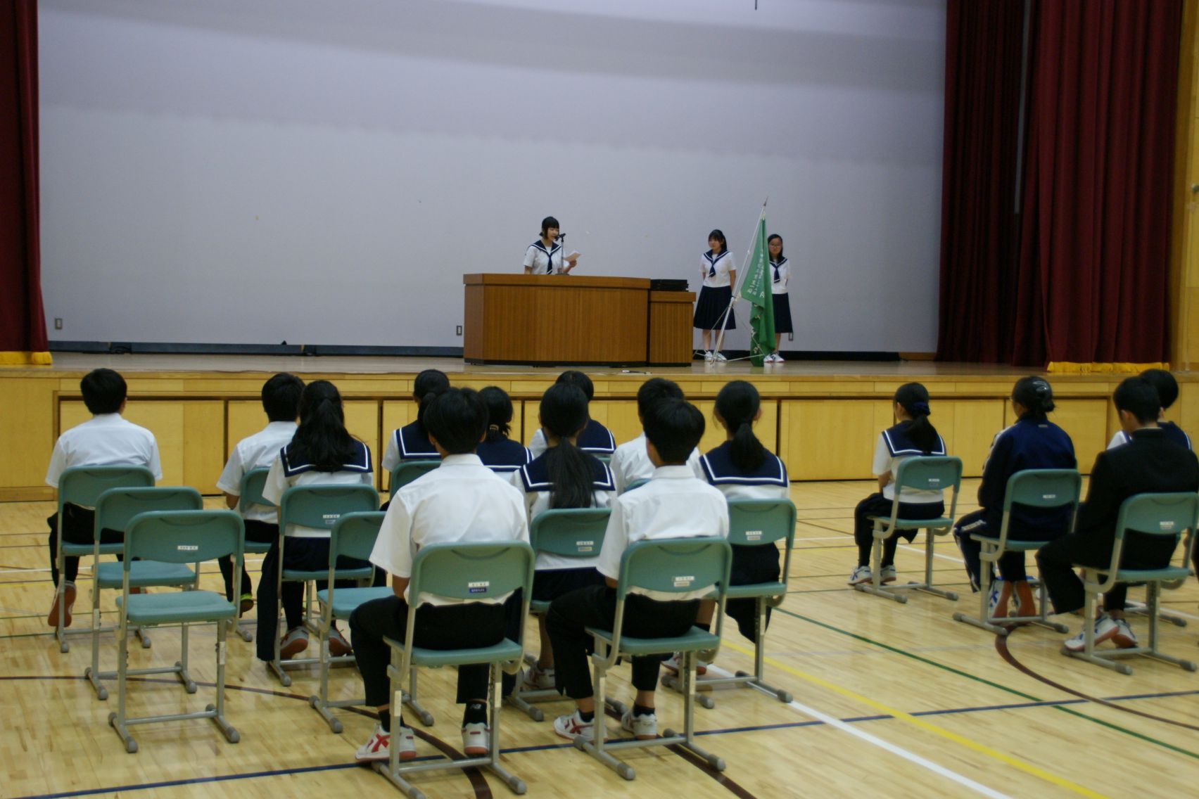 各学年の学級委員からの決意表明.JPG