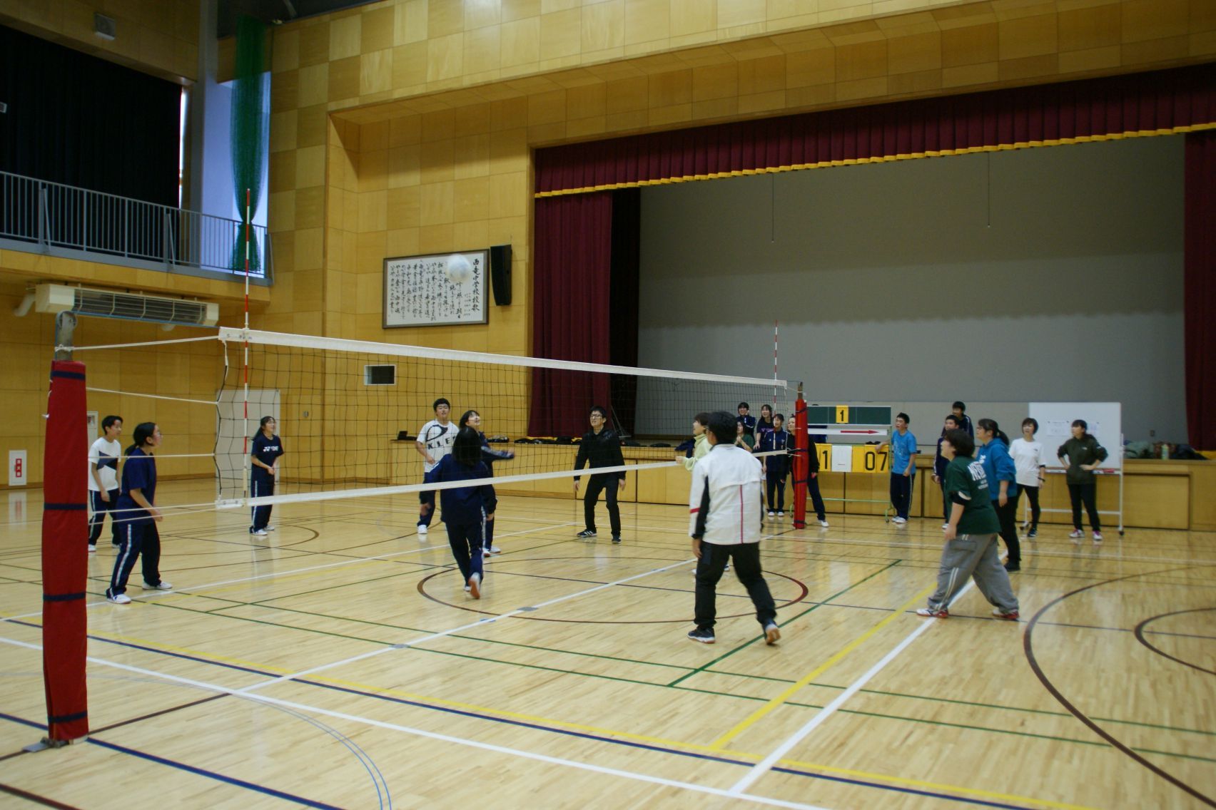 親子対抗ミニバレー.JPG