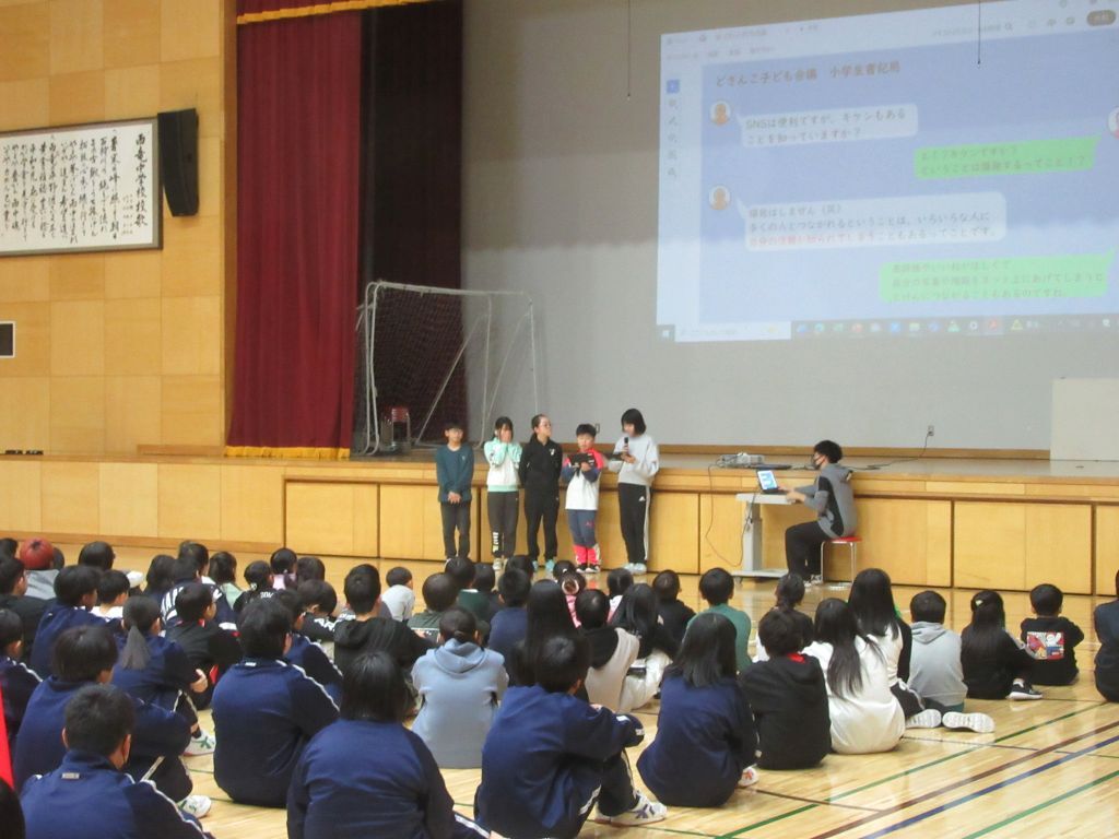 小学校児童会の発表.JPG