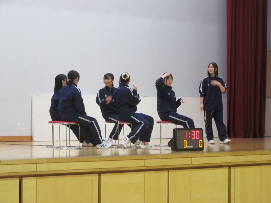 中学生生徒会役員の実演.JPG