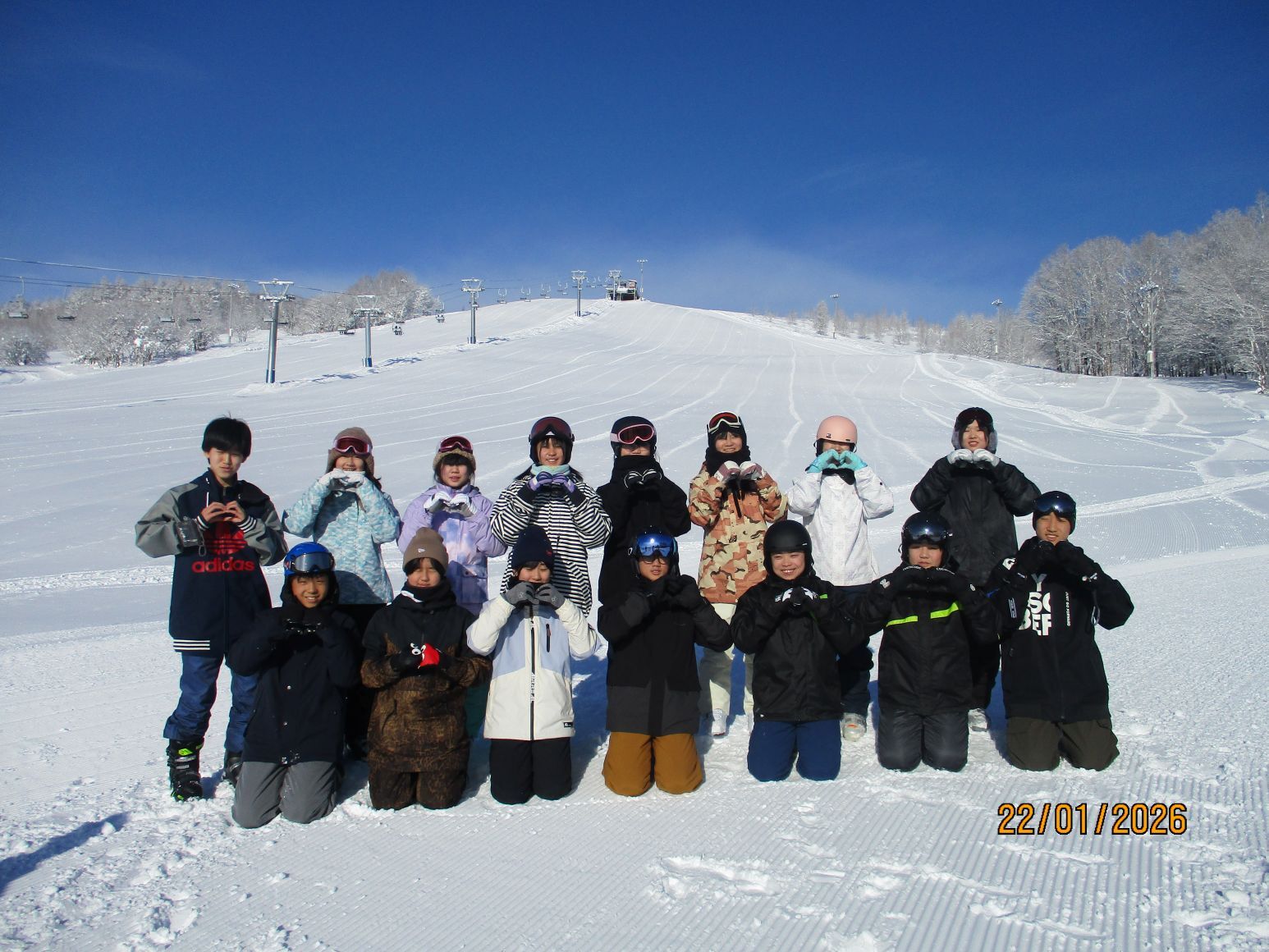 スキー場で集合写真.JPG