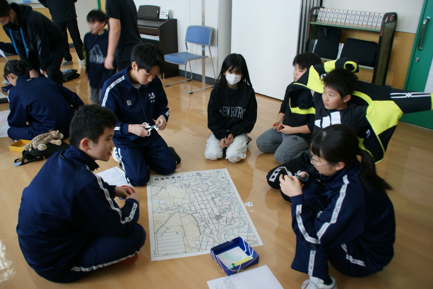 小学5年生と中学2年生の合同社会.JPG