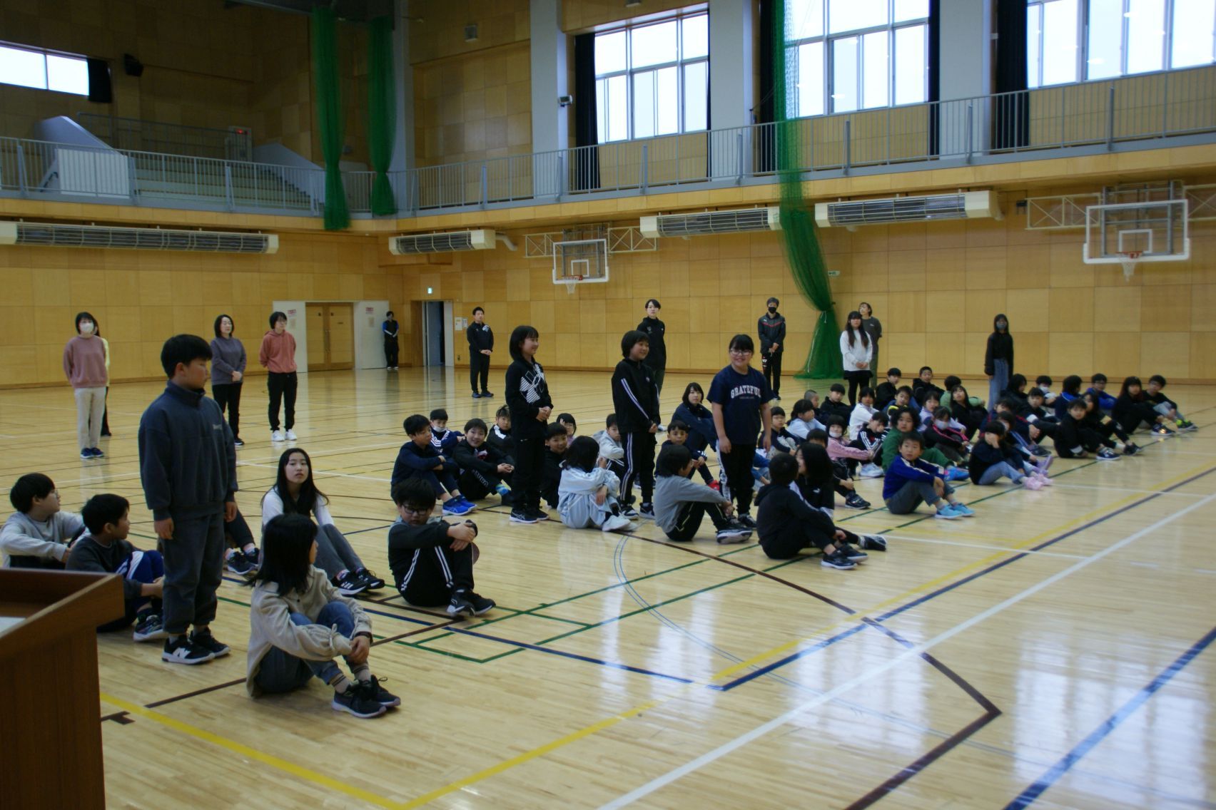 全校朝会(任命式)の様子.JPG
