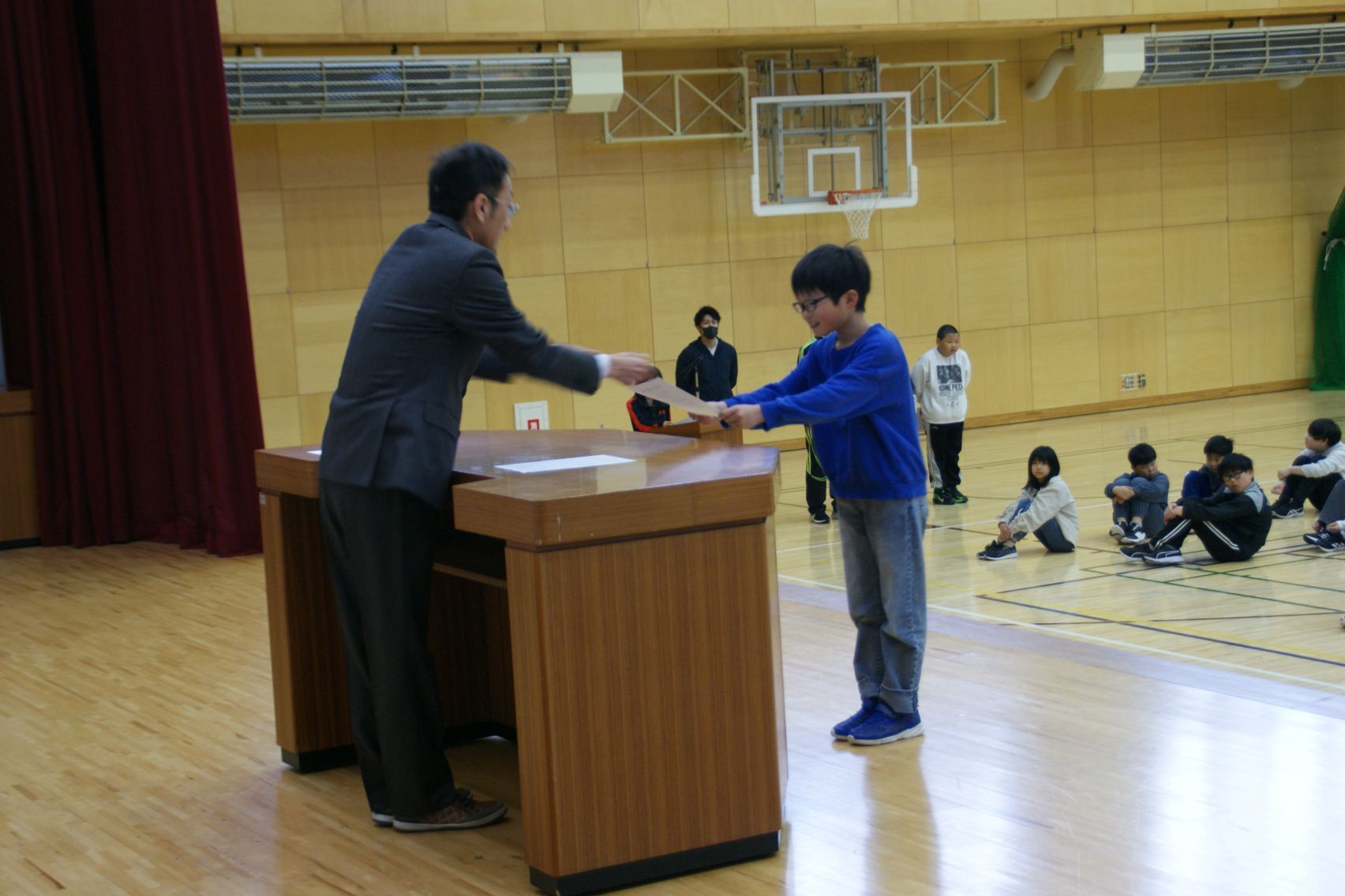校長先生から任命証.JPG