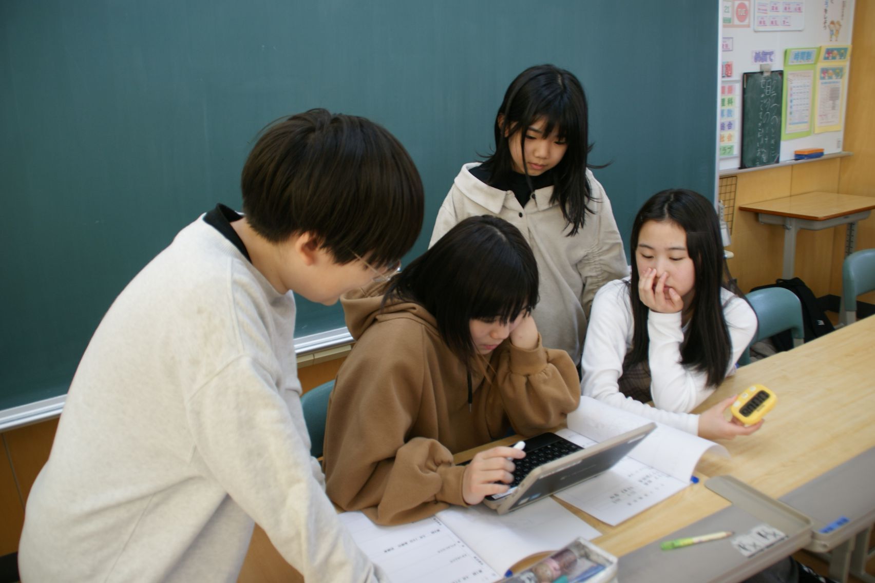 活動内容を考えている理科クラブ.JPG