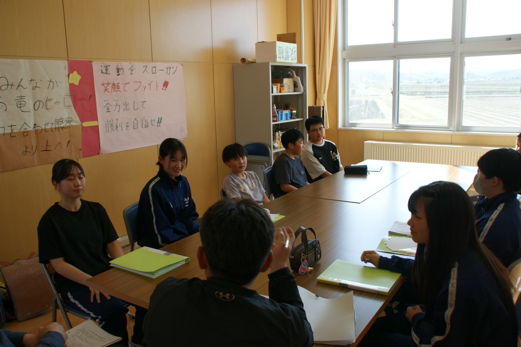 児童会・生徒会合同の書記局会議.JPG