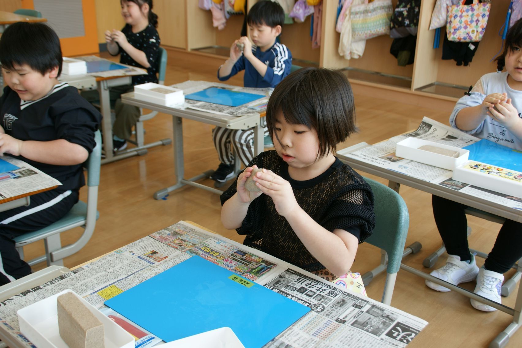 粘土で遊ぶ.JPG
