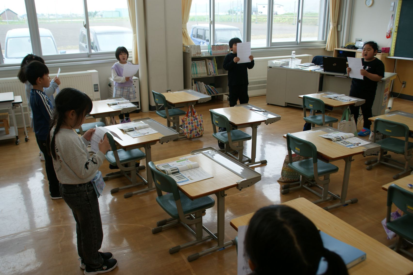 校歌を練習する1年生.JPG
