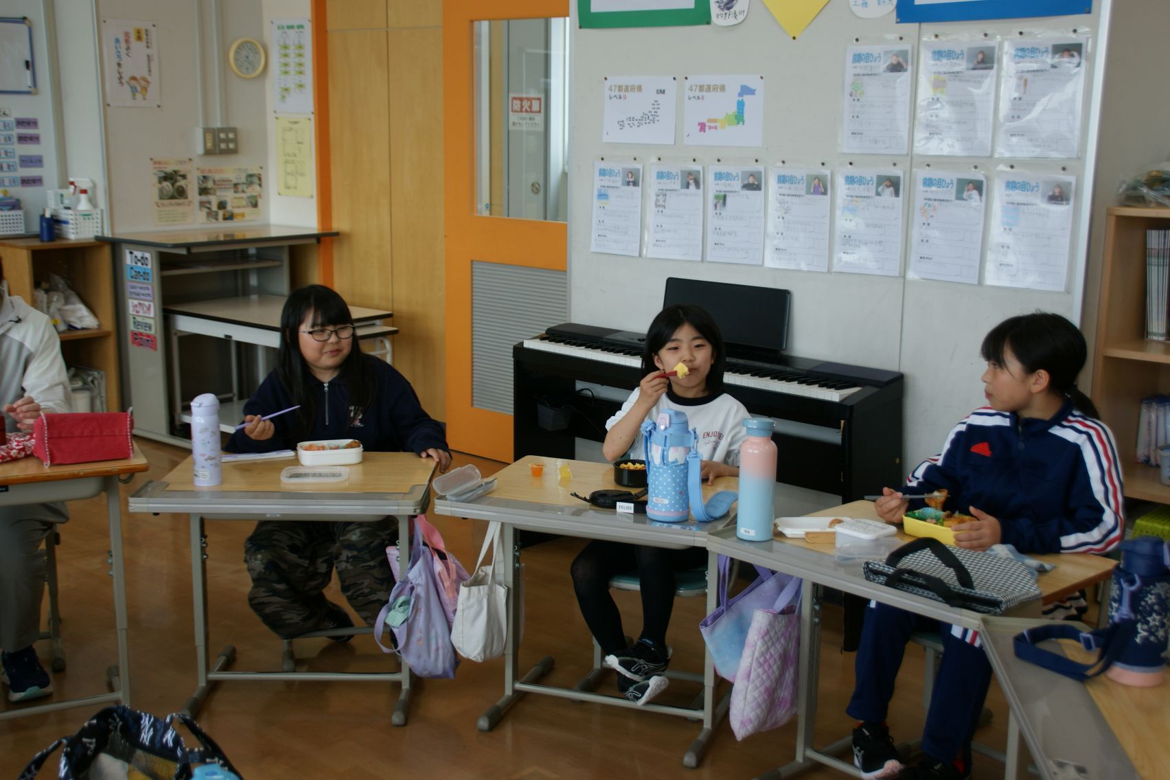 4年生お弁当タイム.JPG
