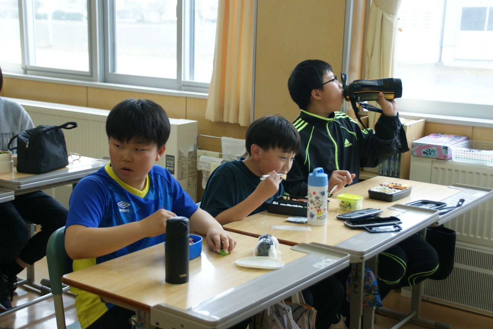 6年生お弁当タイム.JPG