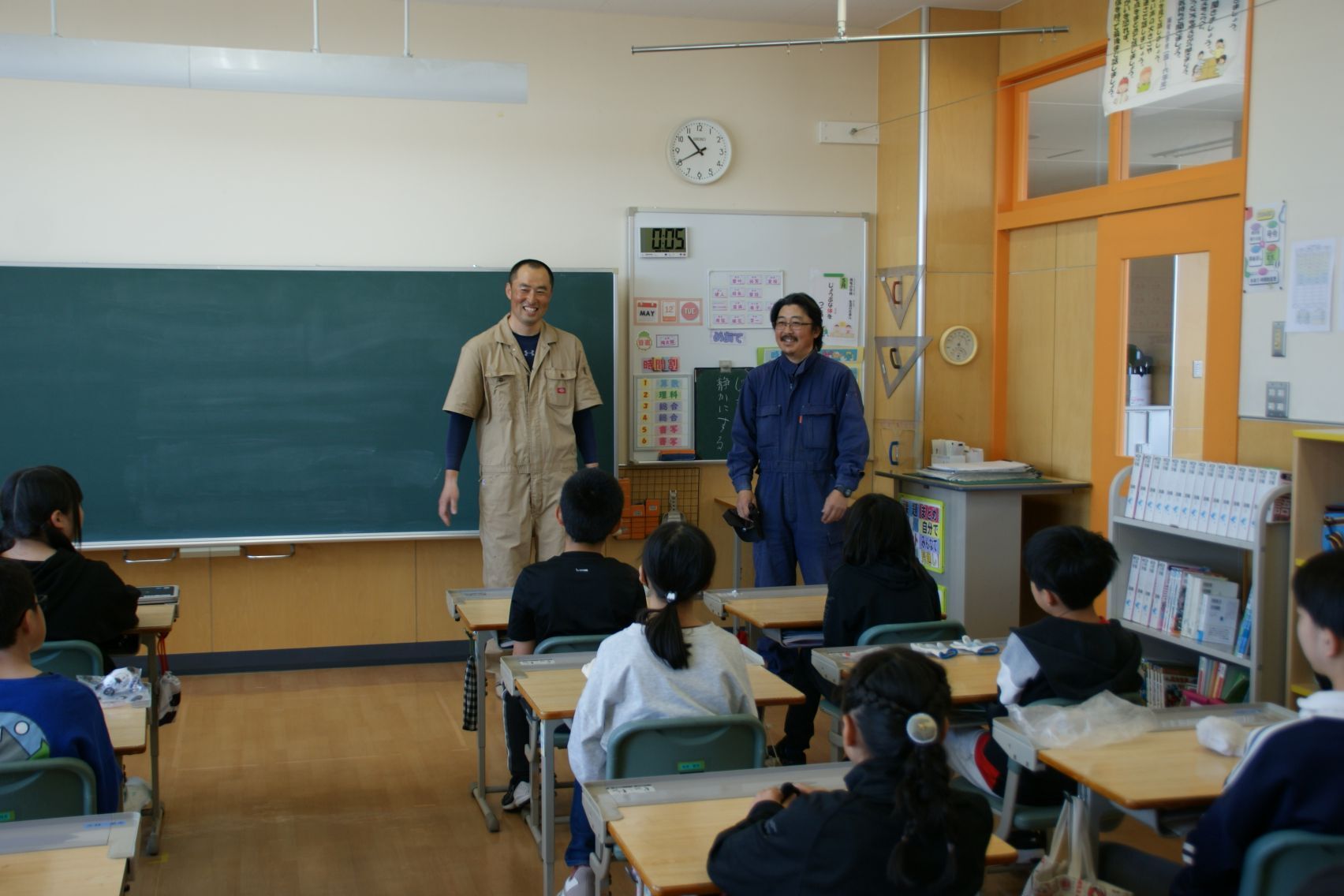 PTA生活部の協力で播種体験.JPG