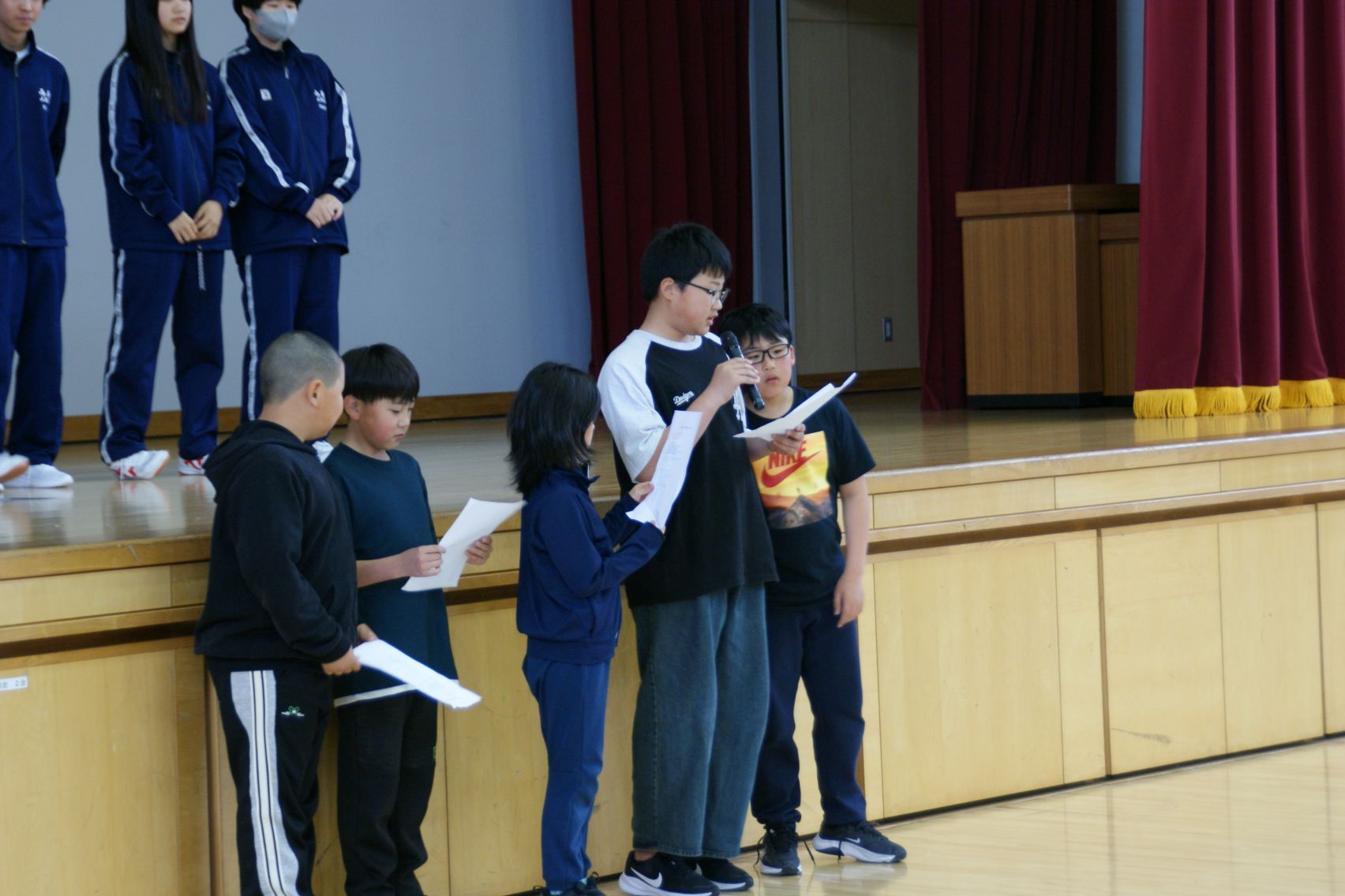 合同ミニ集会を企画・運営した小学校児童会役員.JPG