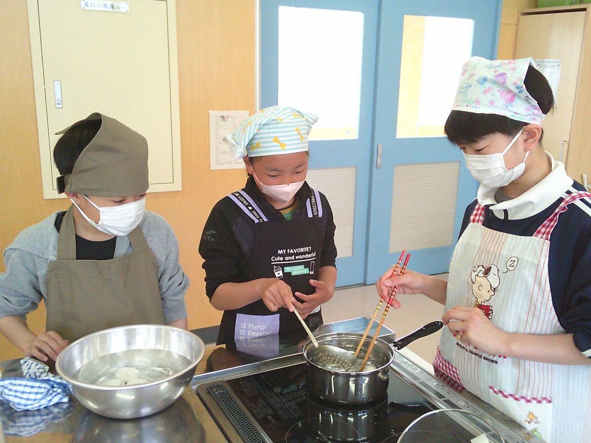 5年生家庭科調理実習.JPG
