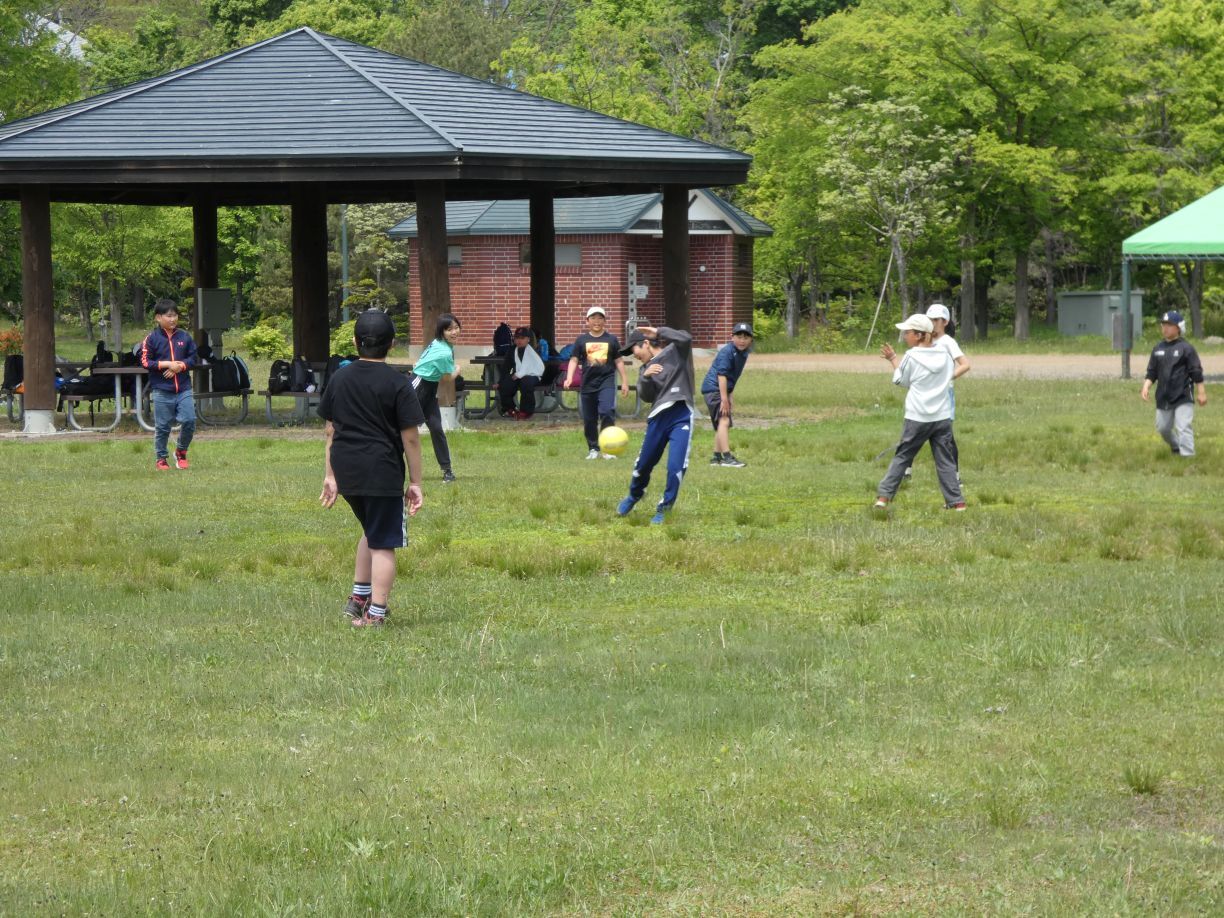 公園で楽しく遊ぶ.JPG