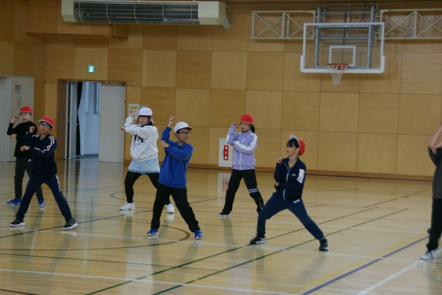 動きのそろった5年生の踊り.JPG