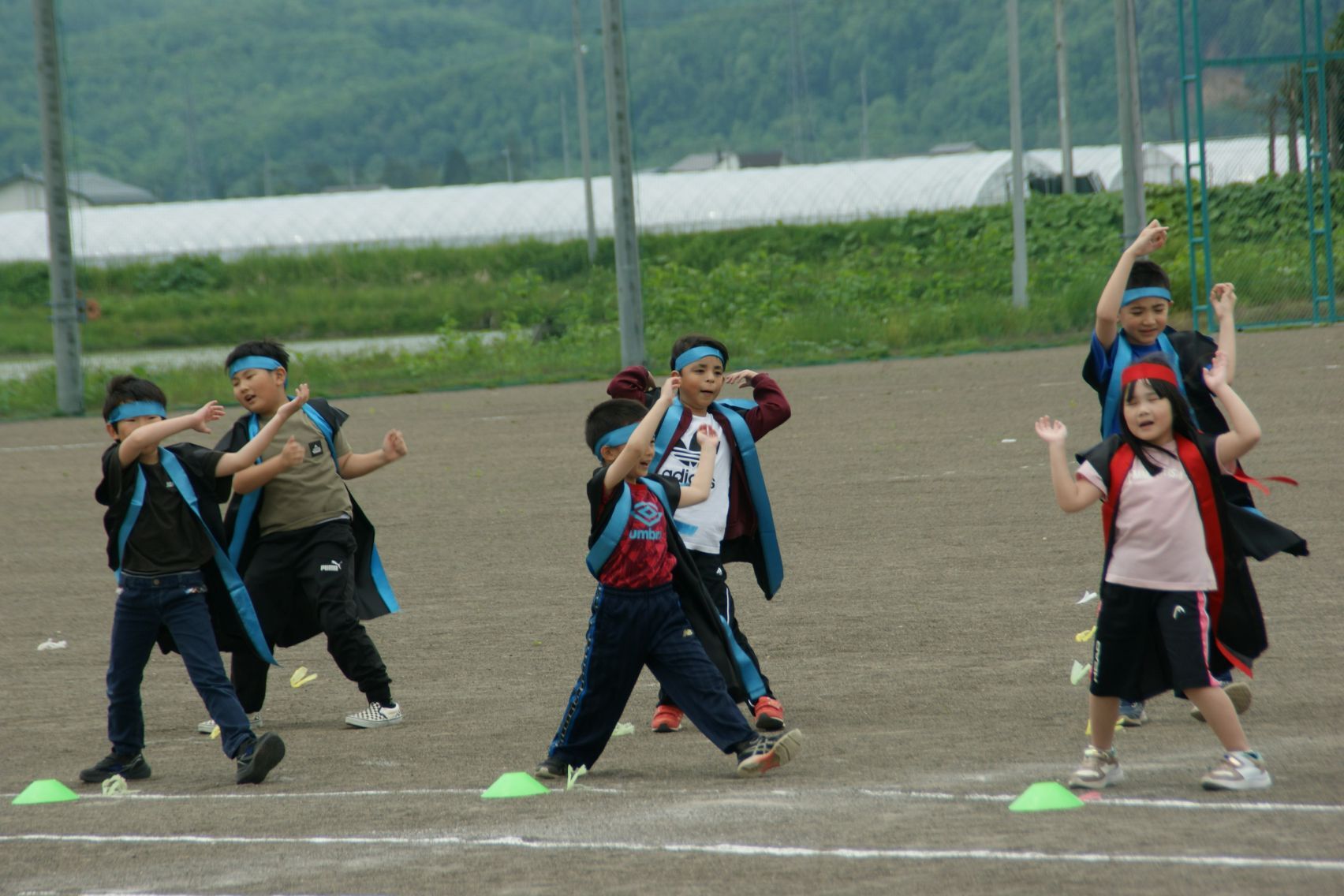 2年生の元気な踊り.JPG