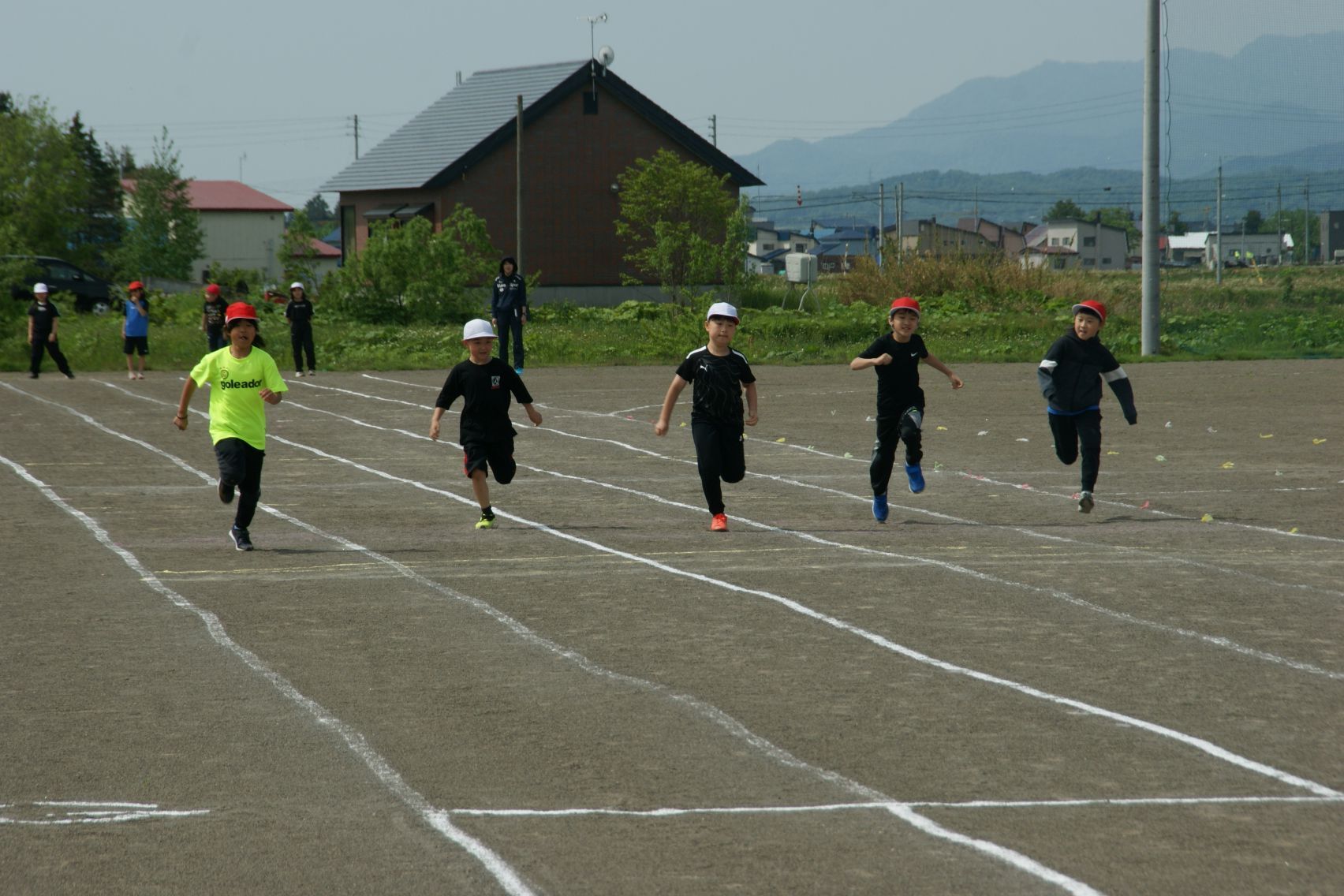 3年生は今年から100m.JPG