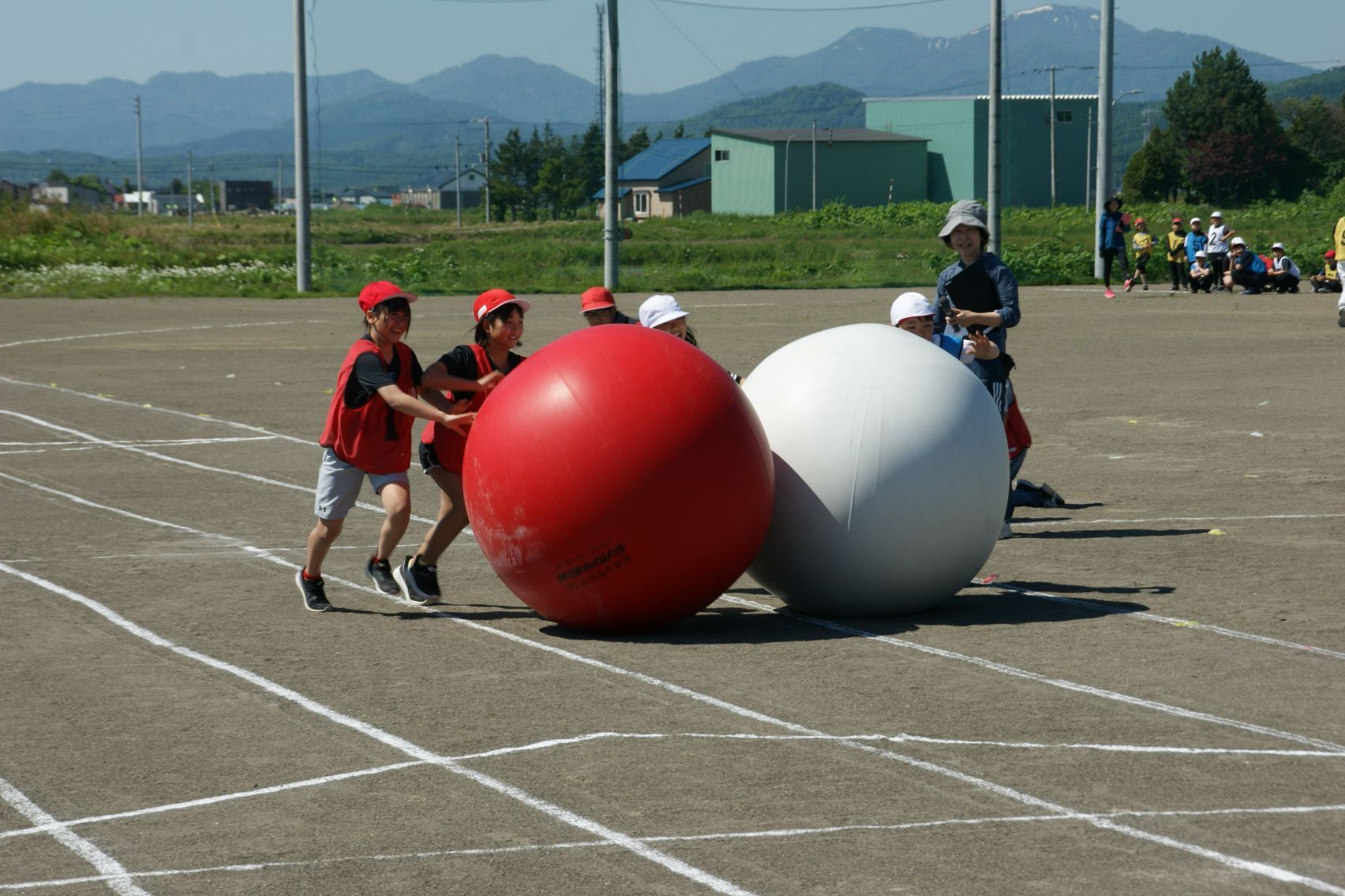 大玉ころがしの練習.JPG