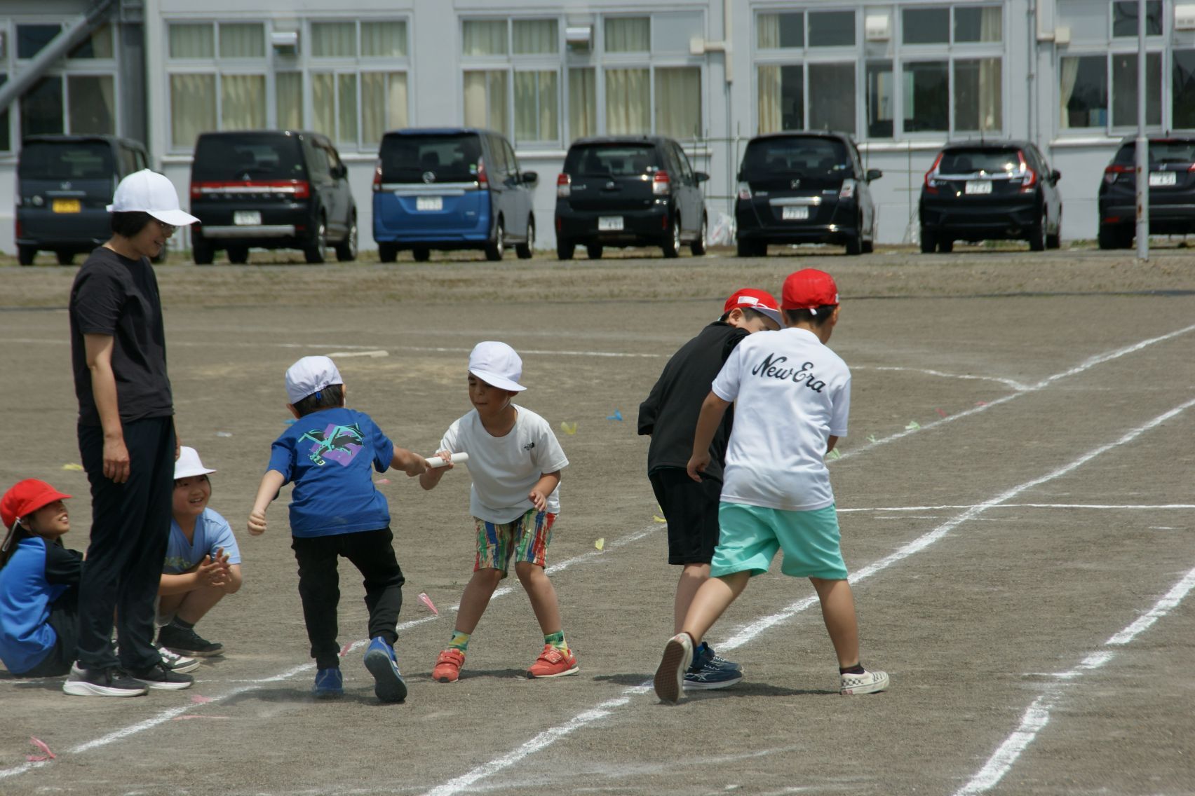 低学年リレーの練習.JPG