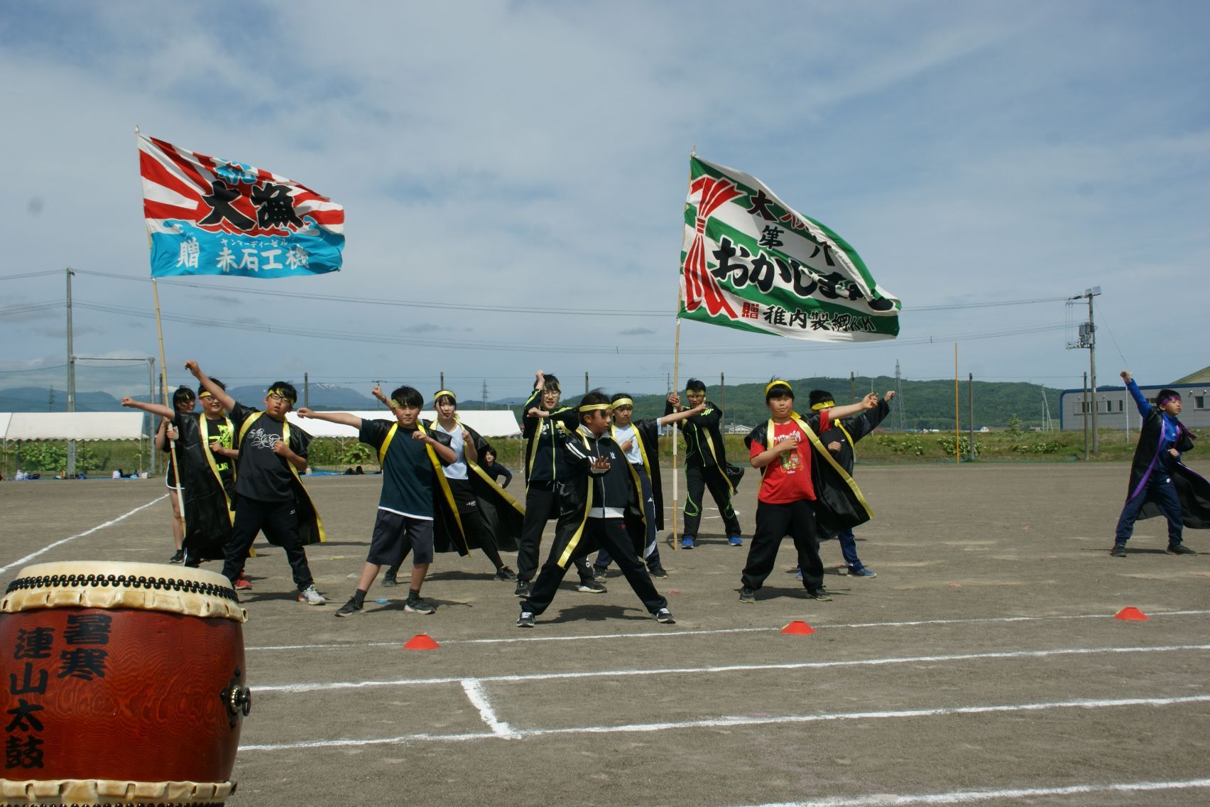 12 6年生の決めポーズ.JPG